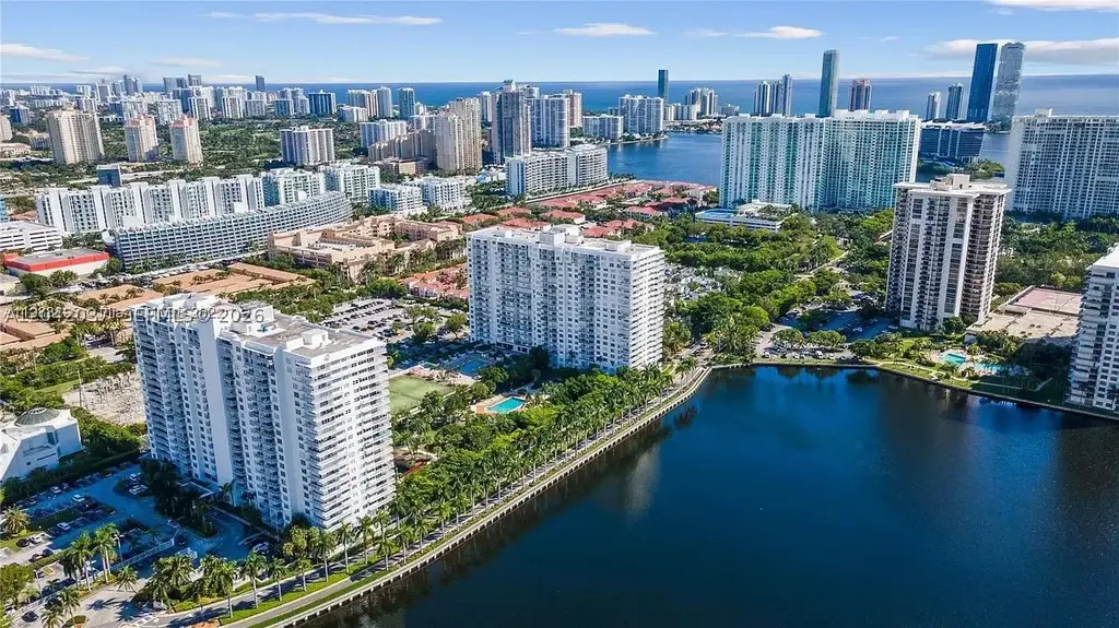 2801 183rd 1016w, Aventura