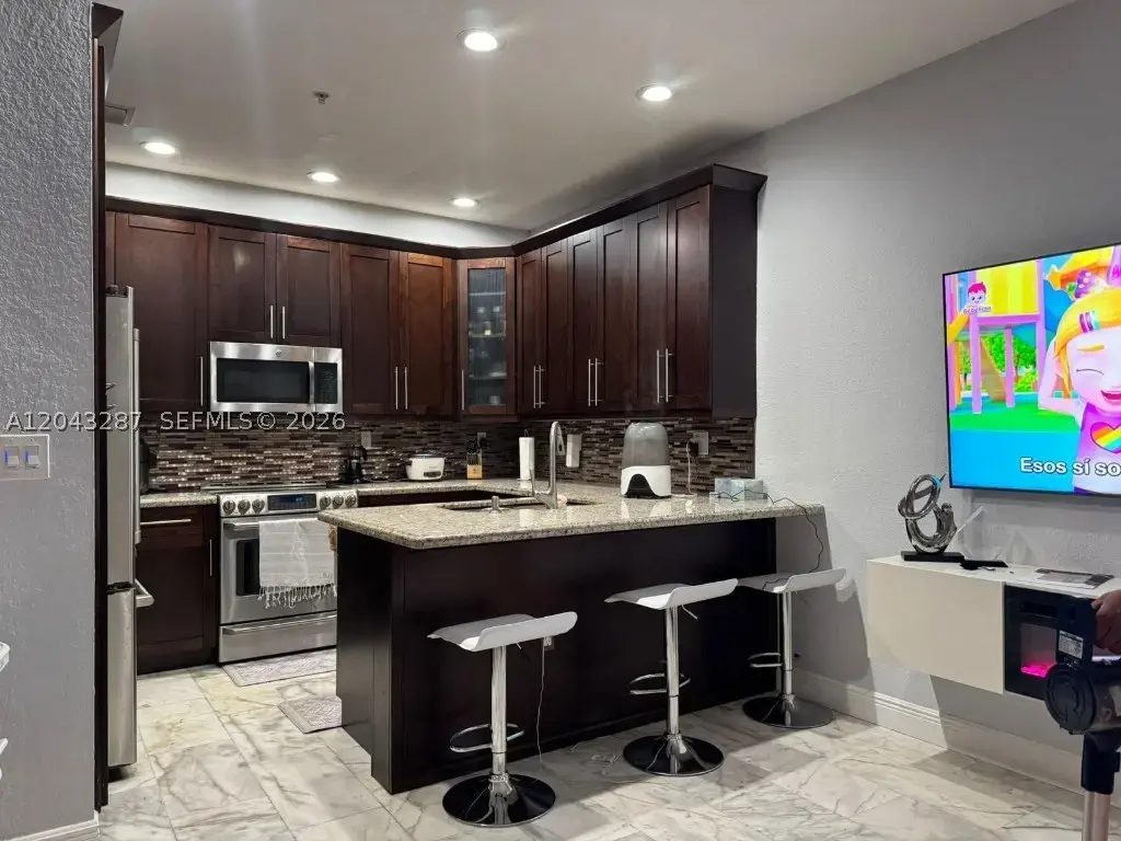 4301 160th 215, Miramar