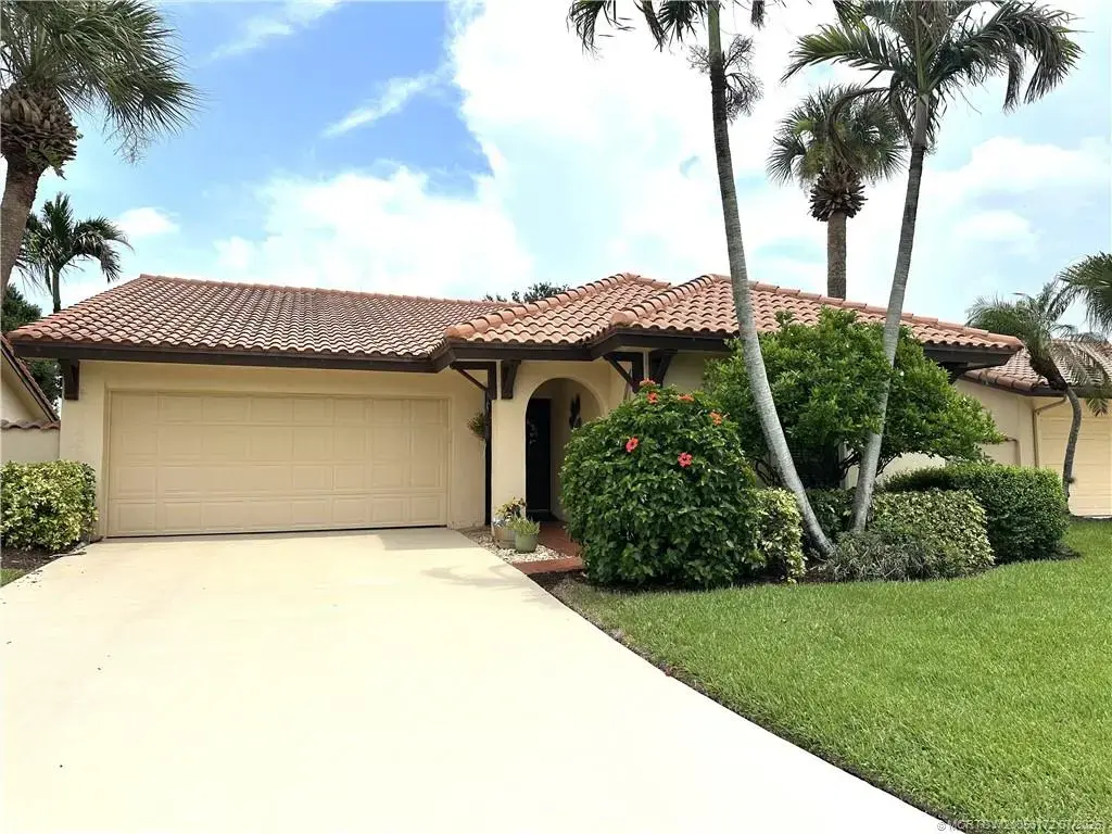2390 Bobalink Court, Palm City