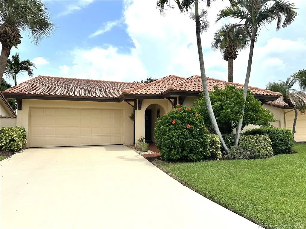 2390 Bobalink Court, Palm City