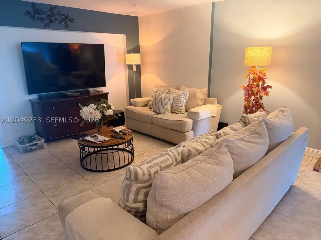 9536 65th 8b, Tamarac