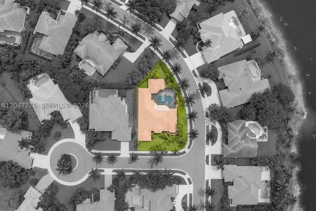 392 Coconut, Weston