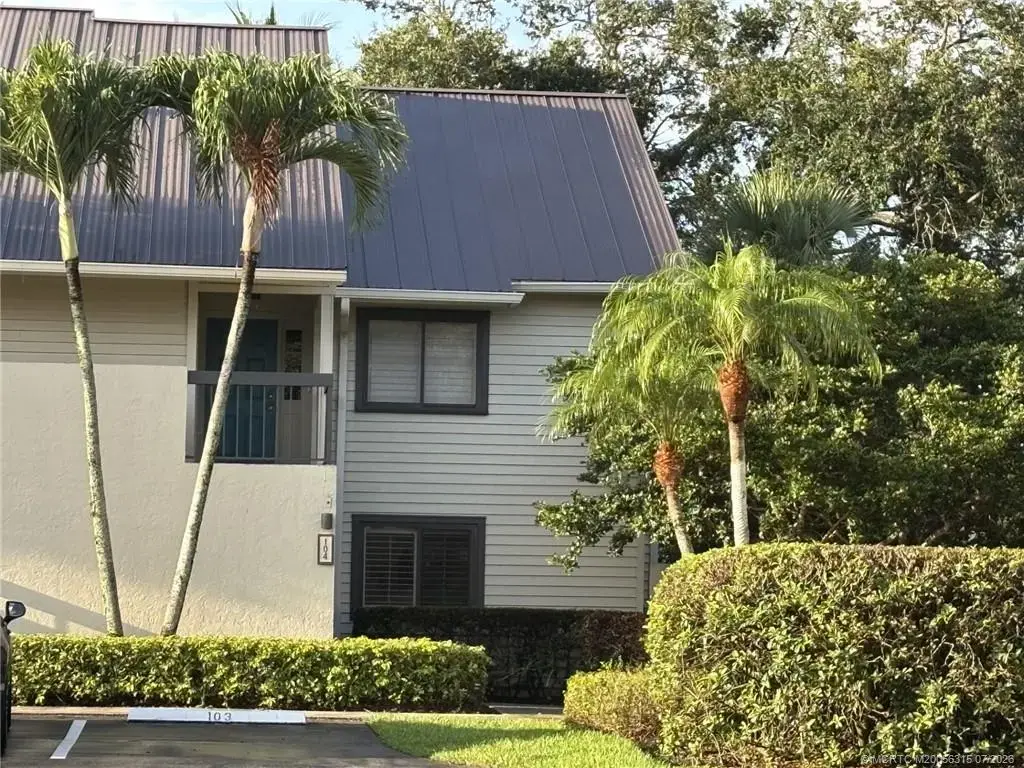 5152 Club Way 104, Stuart