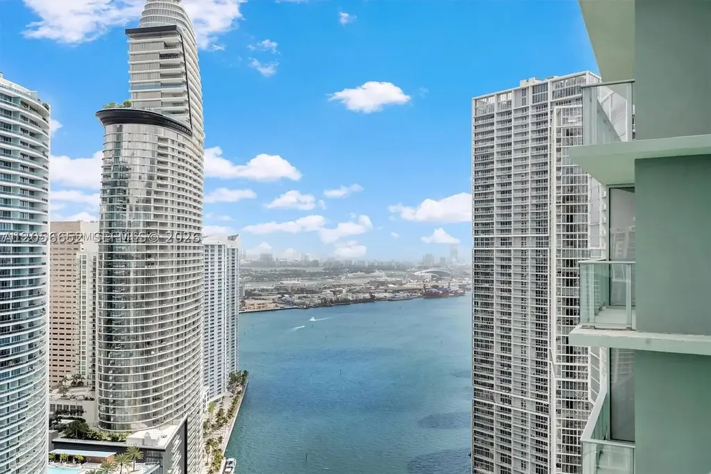 77 5th 4106, Miami