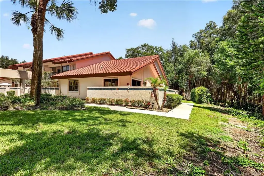 6041 Martinique Drive 104, Stuart