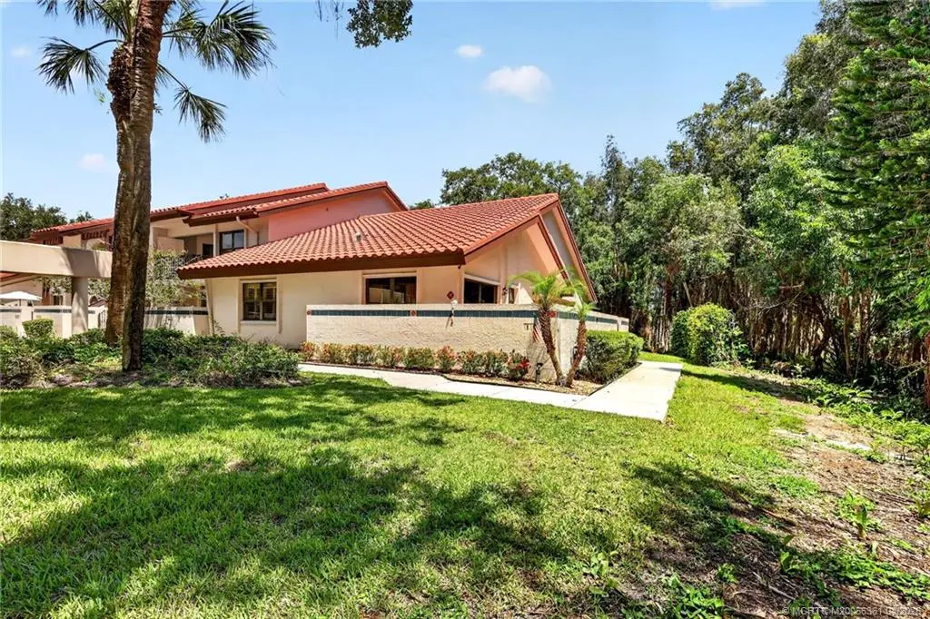 6041 Martinique Drive 104, Stuart