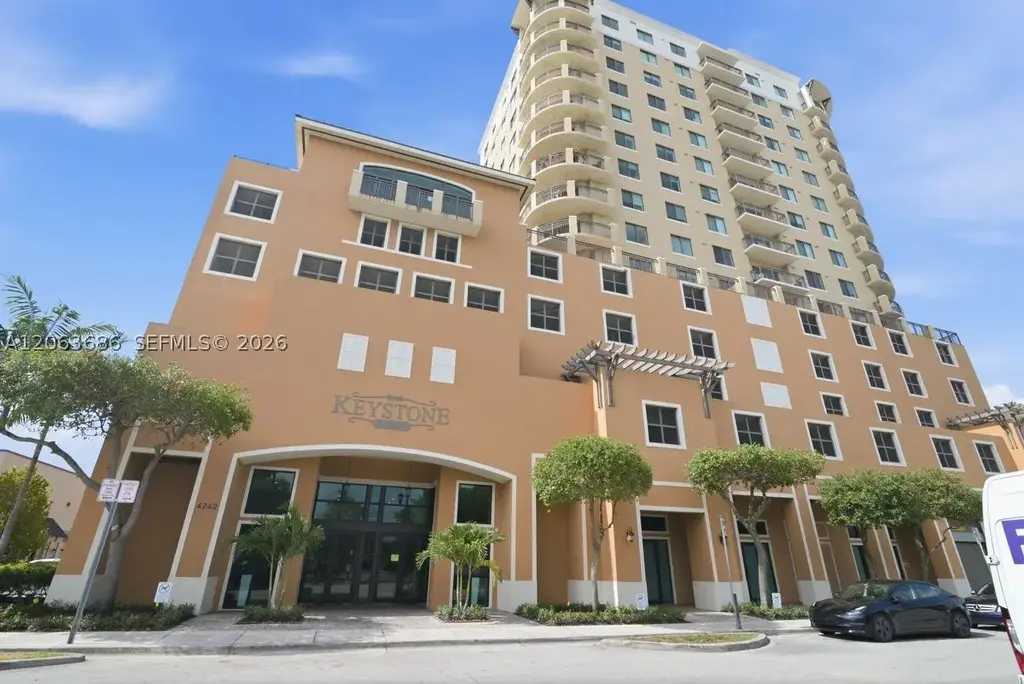 4242 2nd 807, Miami