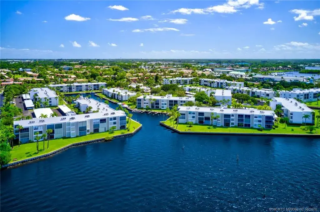 1950 Palm City Road 13307, Stuart