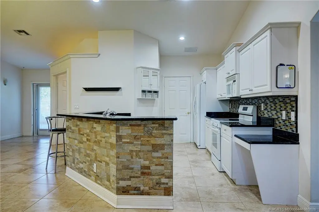 4 of 29 - 446 Vanda Terrado, Jensen Beach, FL