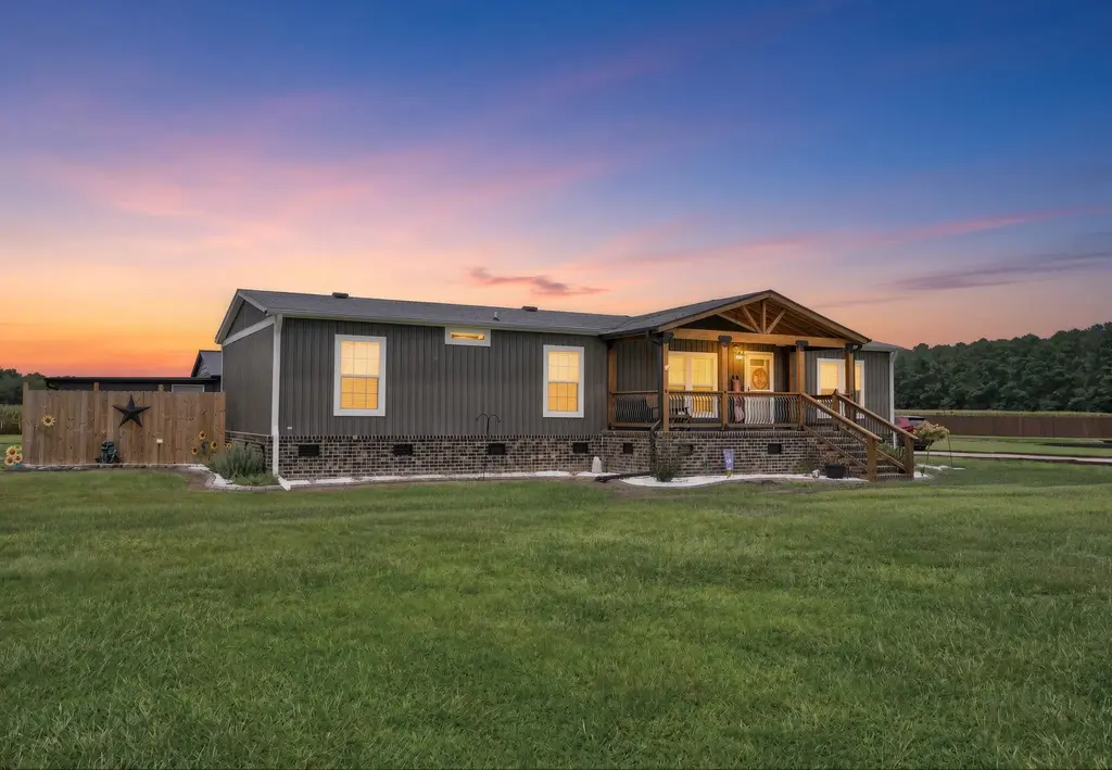 7583 Highway 66, Loris