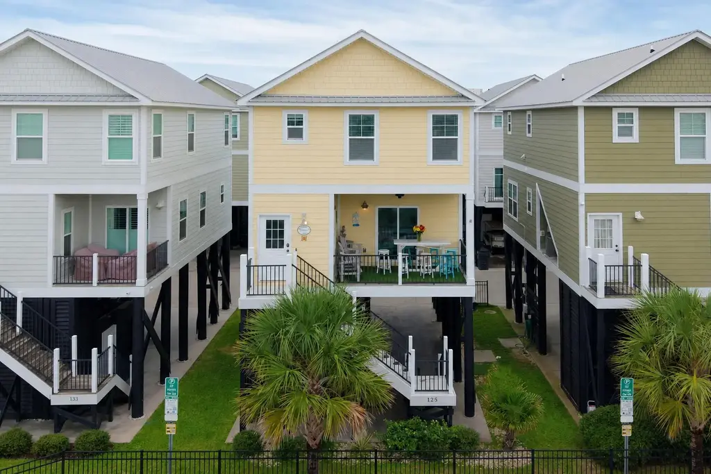 125 Garden City Retreat Dr., Garden City Beach