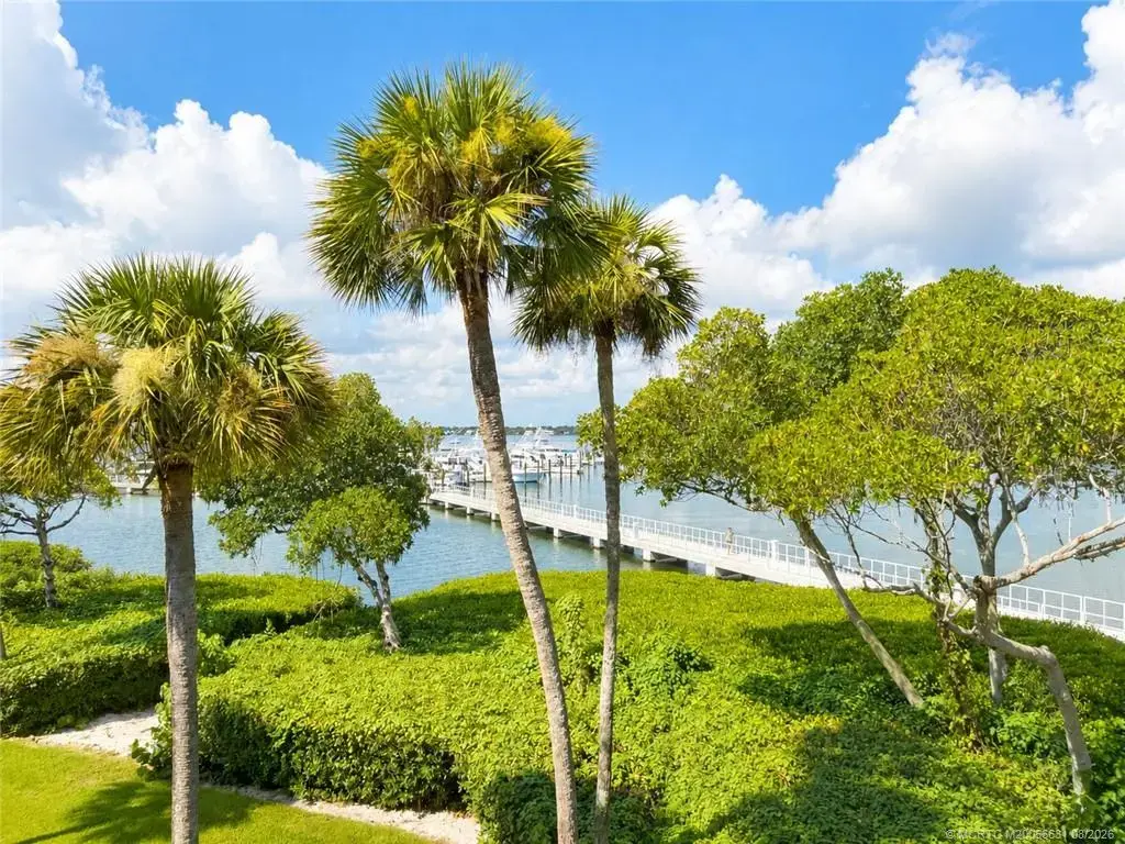 390 Edgewater Drive 302, Stuart