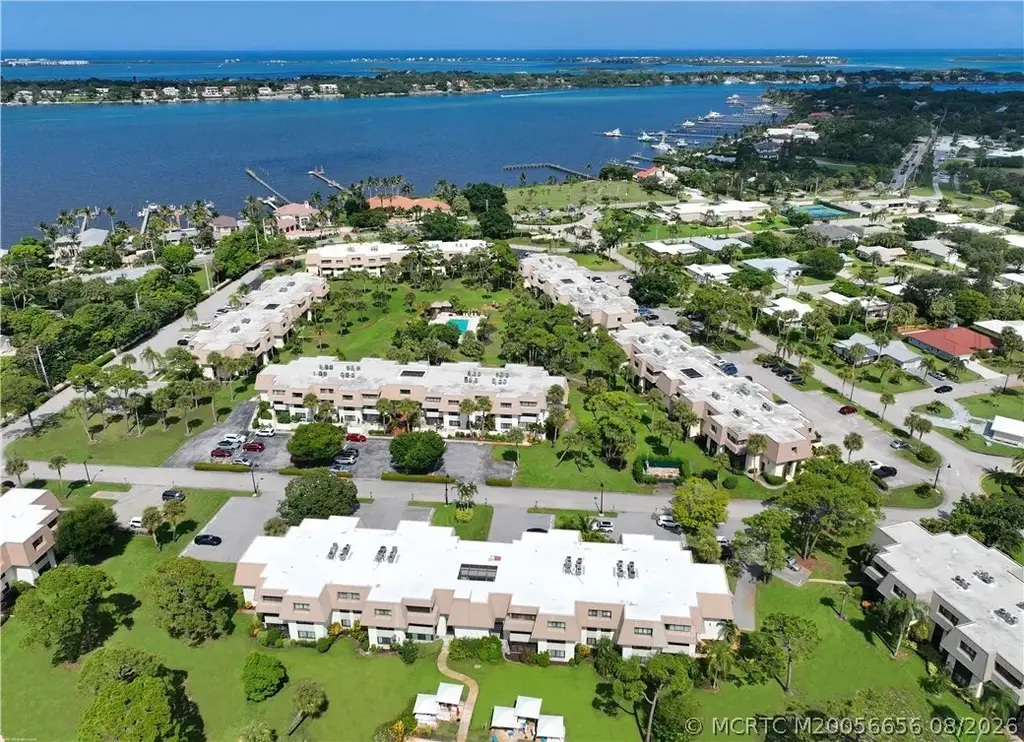 1800 Saint Lucie Boulevard 6-201, Stuart