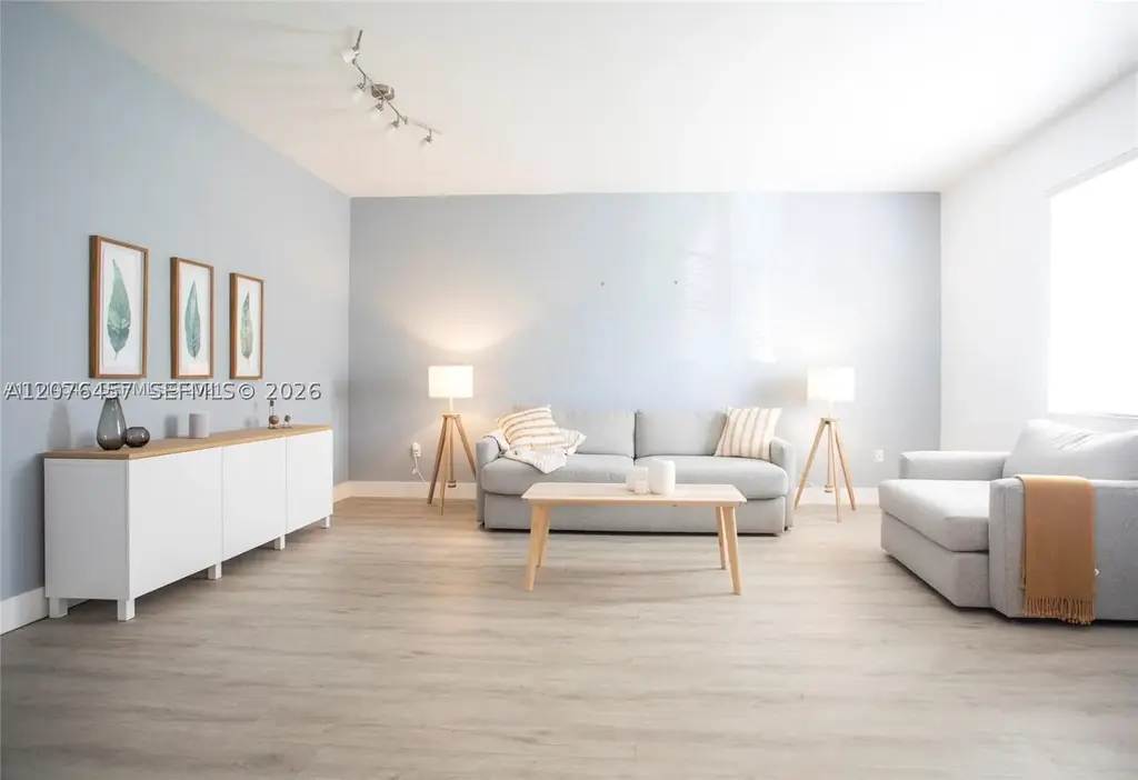 8925 18th 404, Miramar