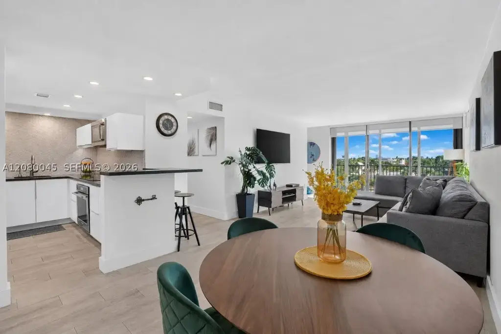 2500 135th C311, North Miami