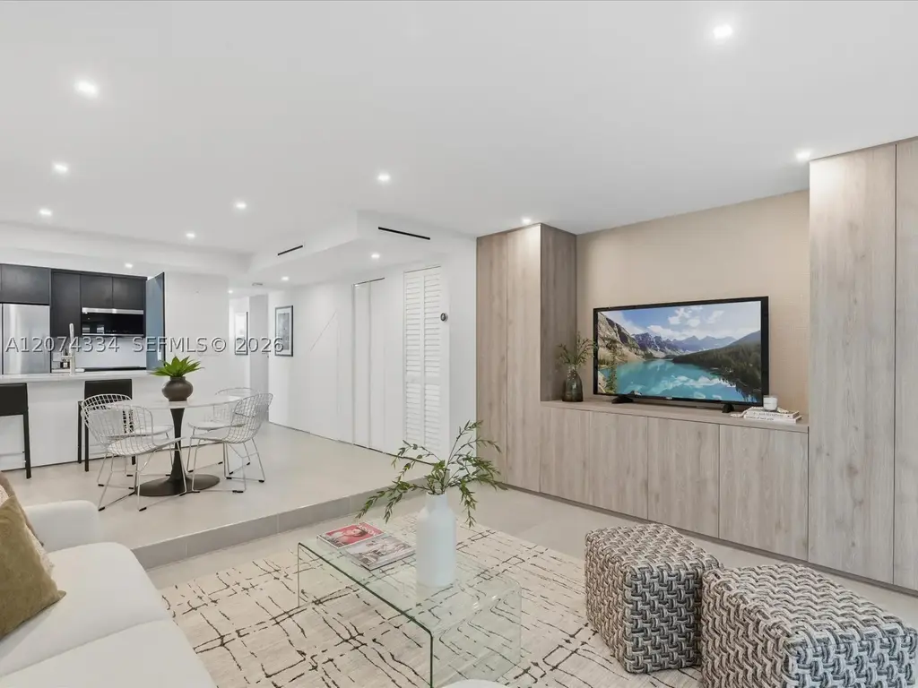 2945 Bridgeport E, Coconut Grove
