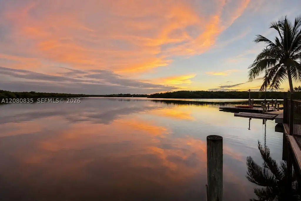 70 Hideaway, Stuart