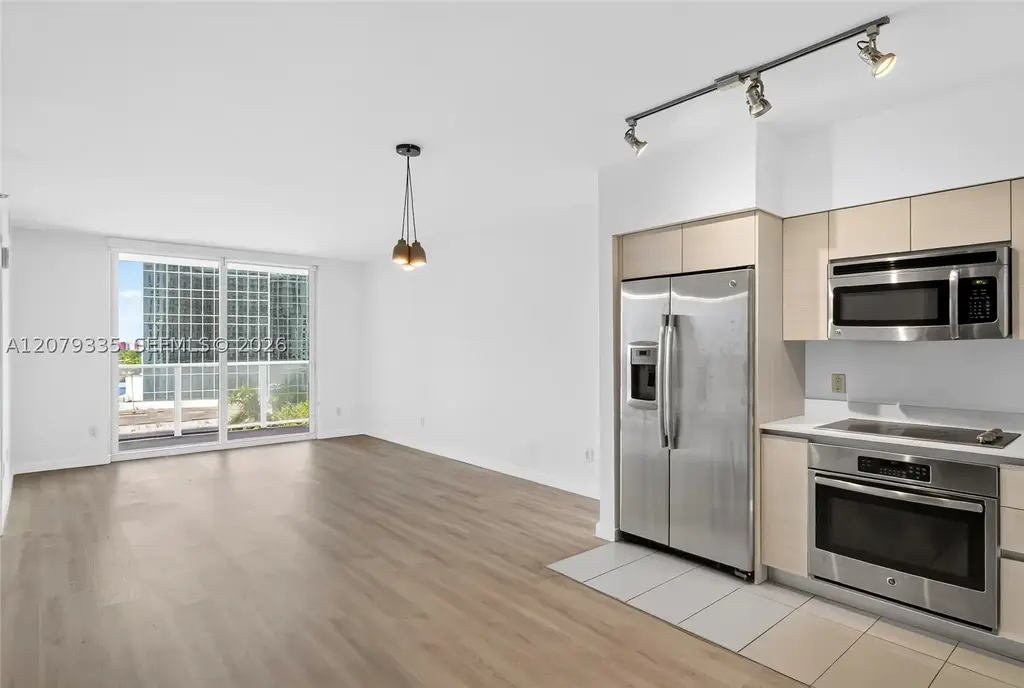 4250 Biscayne 805, Miami