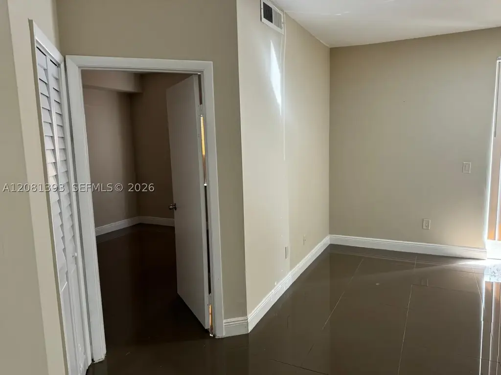 18324 68th B, Hialeah