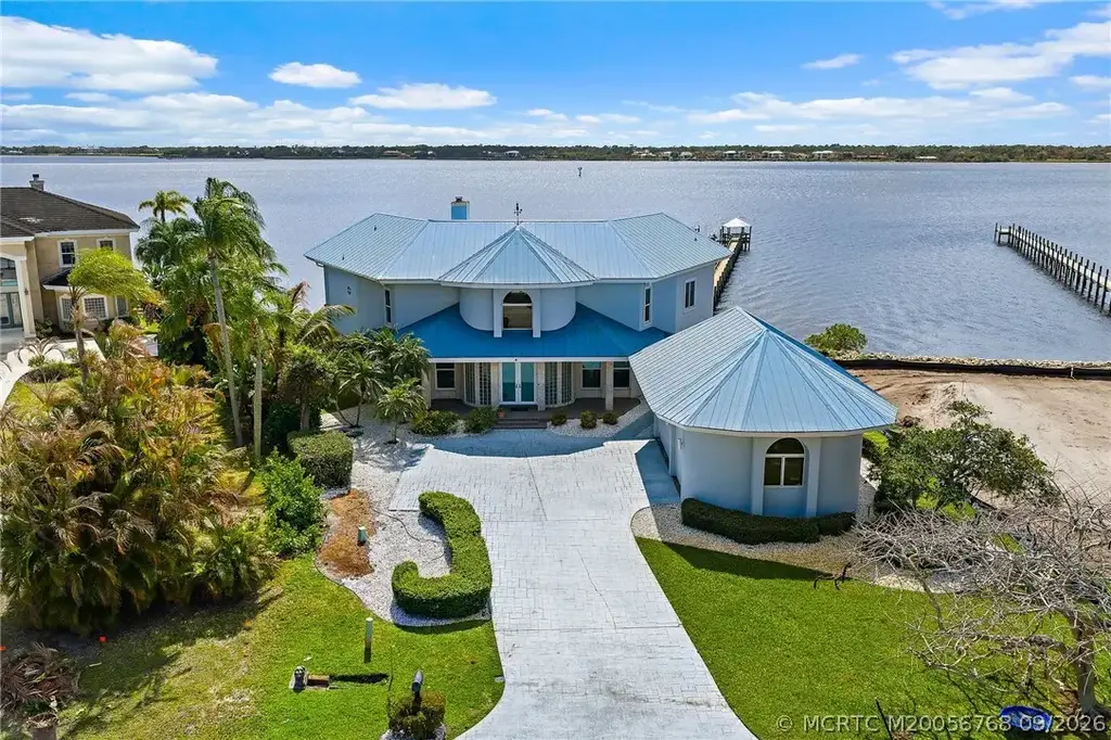2318 Bay Colony Court, Stuart
