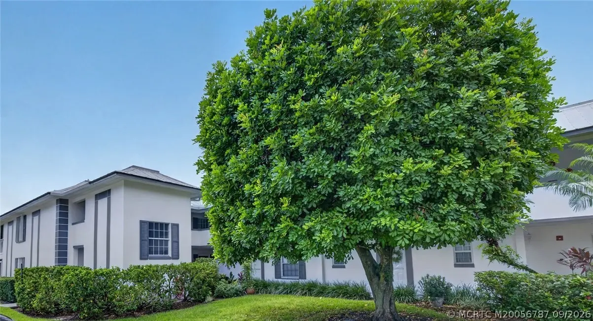 803 Central Parkway 9, Stuart