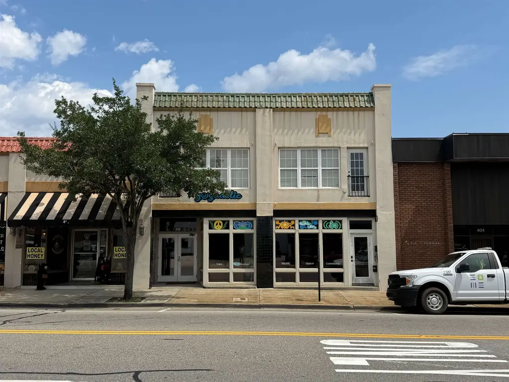 408 Main St., Conway