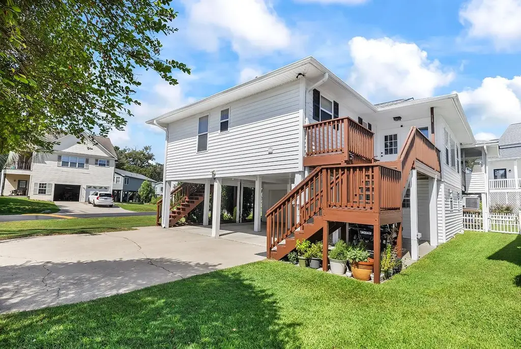 482 Bay Dr., Garden City Beach