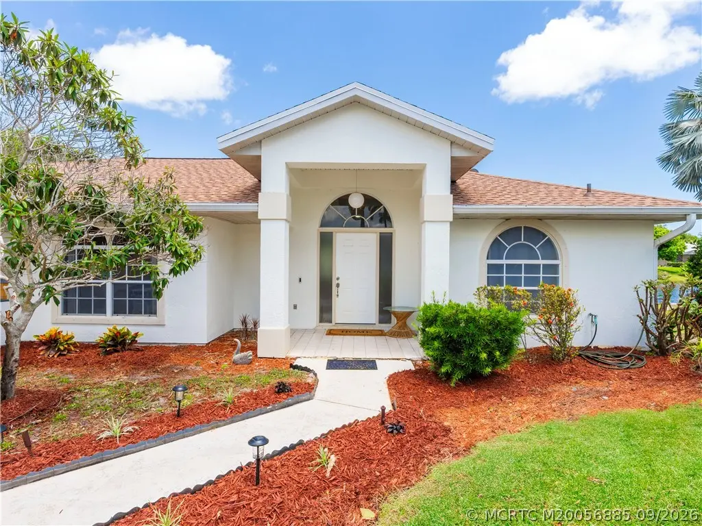 1123 Oak Hollow Court, Palm City