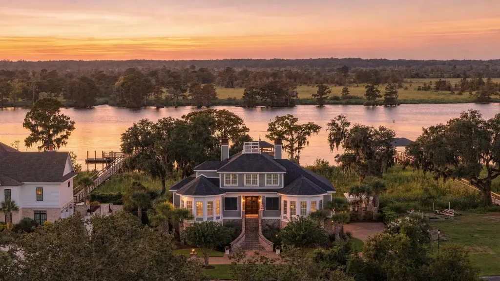 115 Woodmont Ln., Pawleys Island