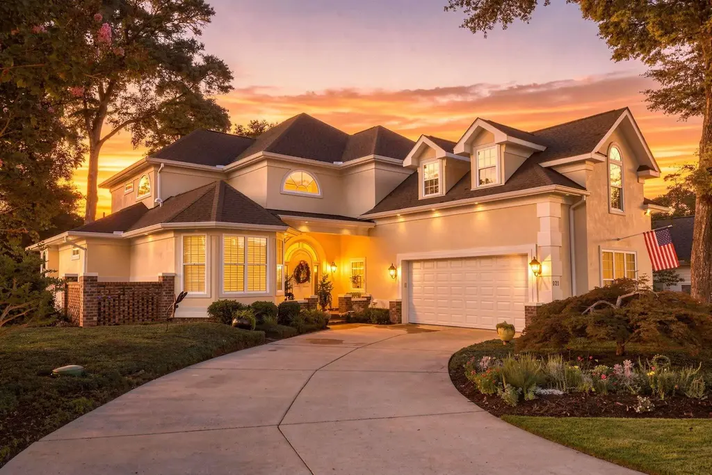 921 Morrall Dr., North Myrtle Beach