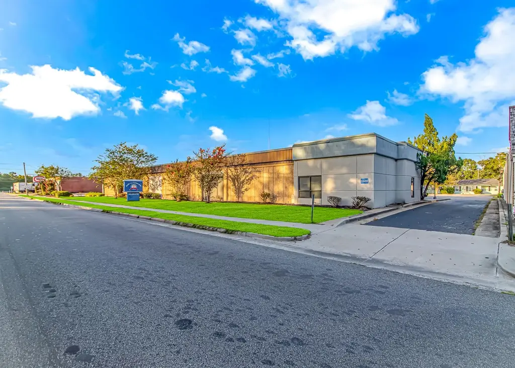 1608 Main St. 1708 Oak St, Conway
