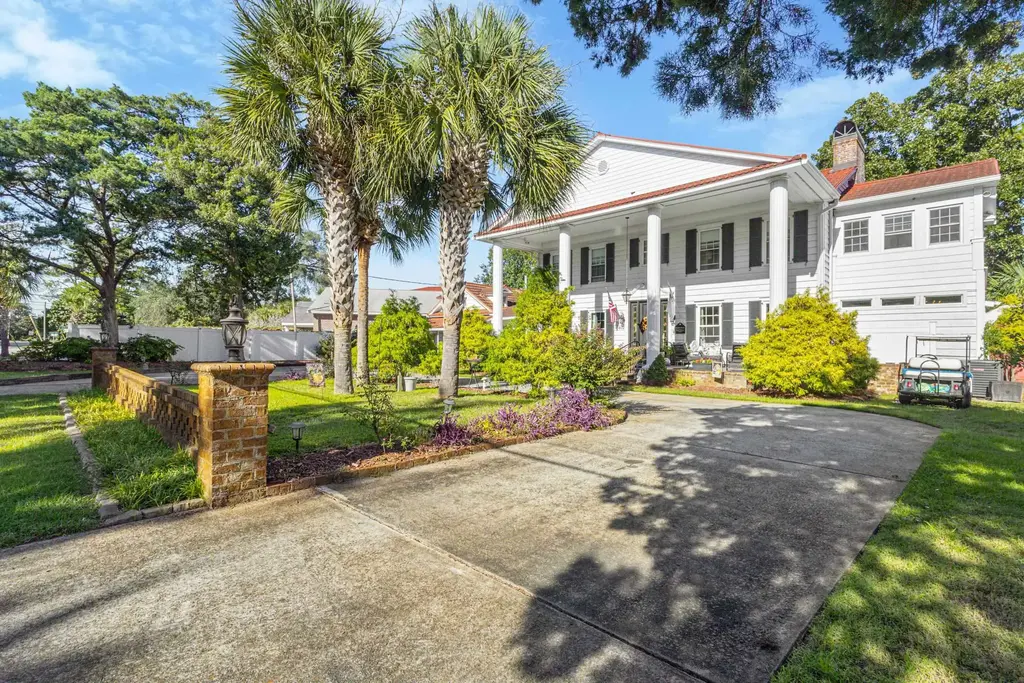 402 Calhoun Rd., Myrtle Beach