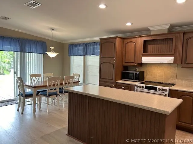 4 of 33 - 6319 Dogwood Lane, Lantana, FL