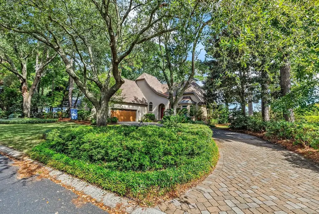 81 Fairway Ln., Pawleys Island