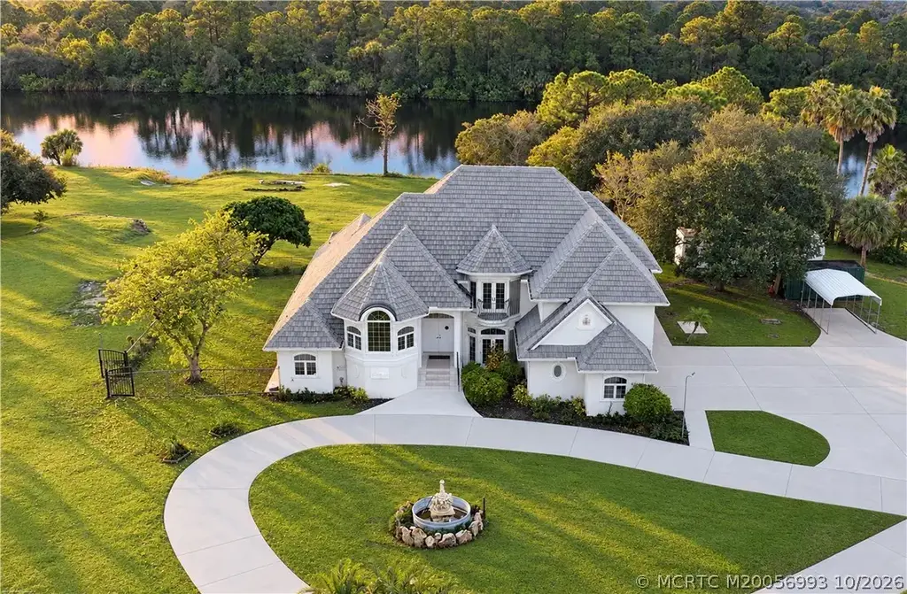 10225 Green Ridge Lane, Palm City