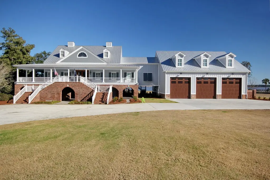 2425 South Bay St., Georgetown
