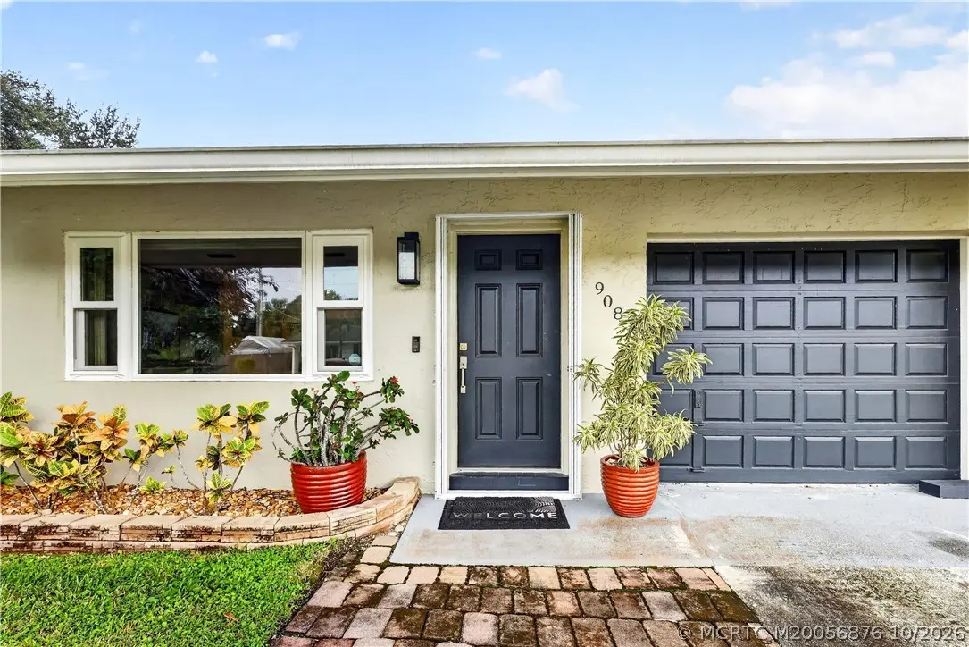 908 36th Terrace, Palm City