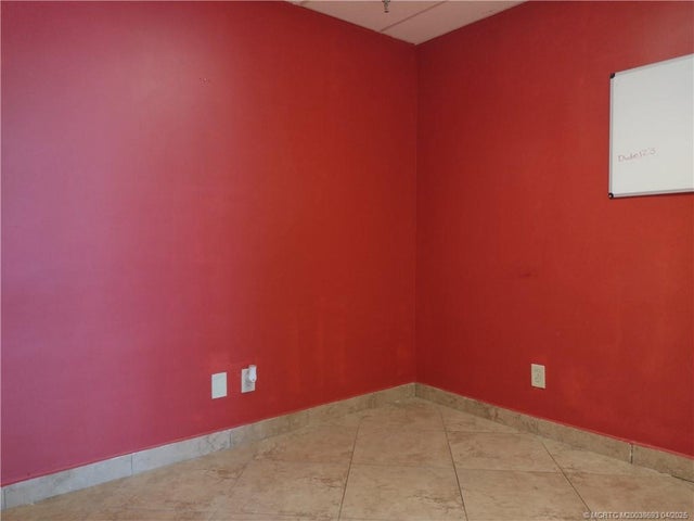 5 of 12 - 701 Nw Federal Highway #206, Stuart, FL