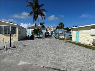 Photo of Listing #M20047545