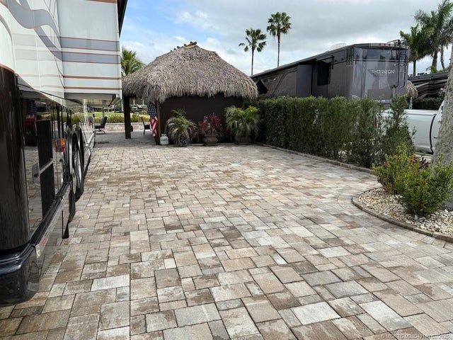 Photo of Listing #M20049180