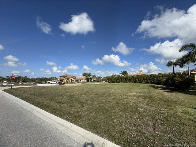 Photo of Listing #M20049242
