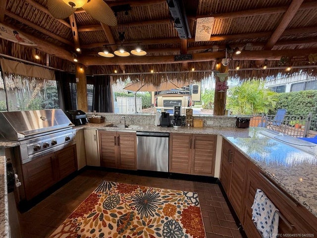 Photo of Listing #M20049376