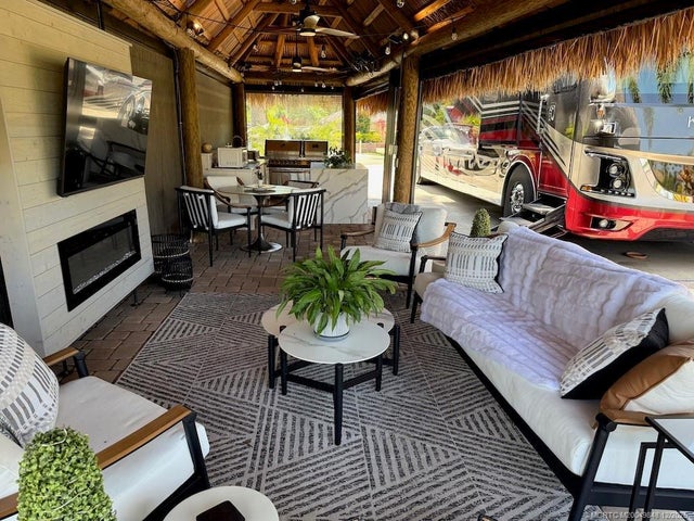 Photo of Listing #M20049848