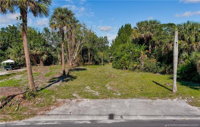 1 of 2 - 415 Church Street, Stuart, 