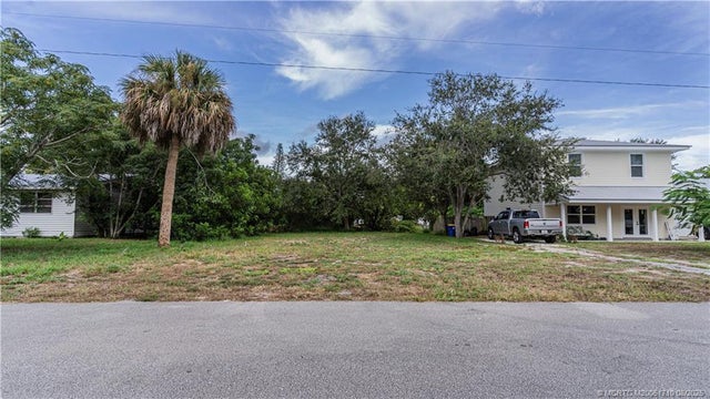 2 of 8 - Ne Kubin Avenue, Jensen Beach, FL