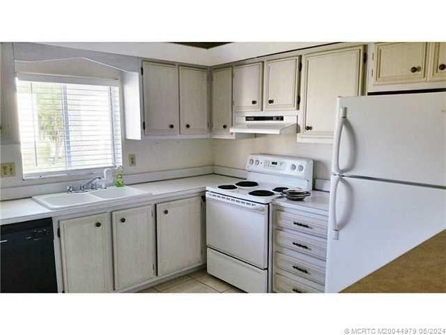 2 of 14 - 1510 Ne 12th Terrace #e13, Jensen Beach, FL