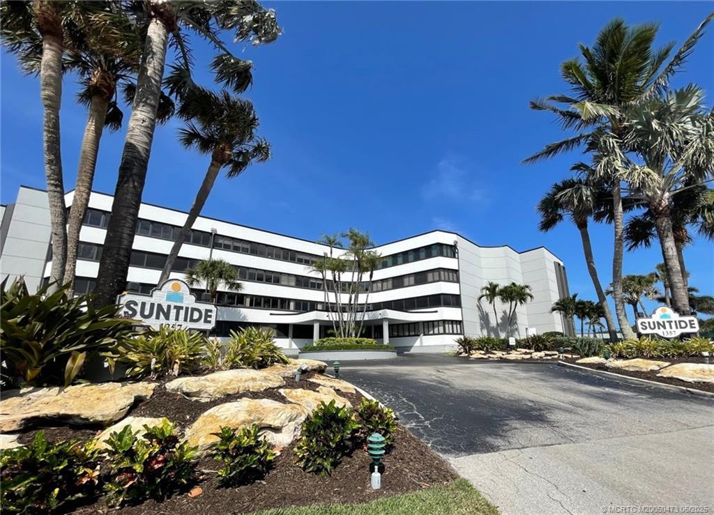 1357 Ocean Boulevard 106, Stuart