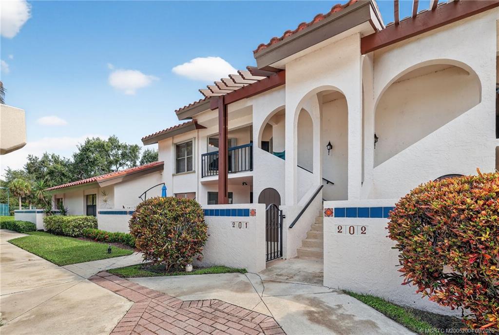 6110 Martinique Drive 201, Stuart