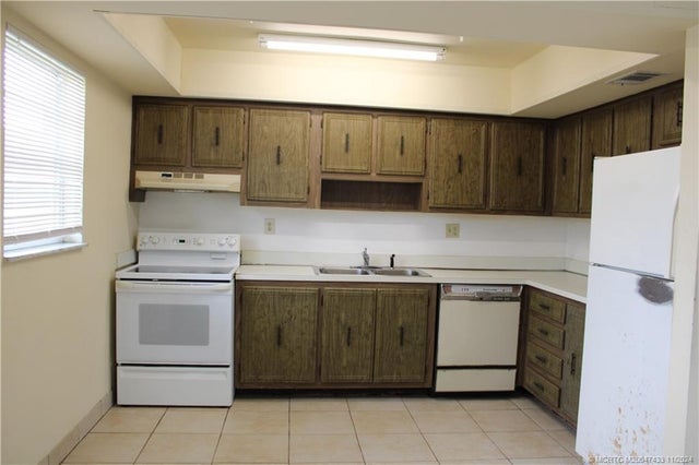 4 of 20 - 2600 S Kanner Highway #q7, Stuart, FL