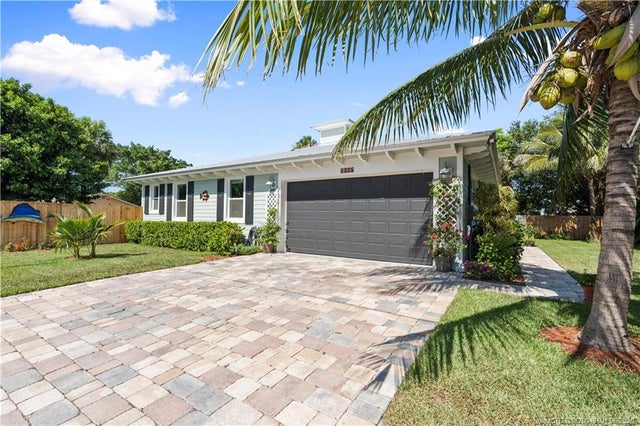 3 of 42 - 1305 Se Sea Oat Lane, Stuart, FL
